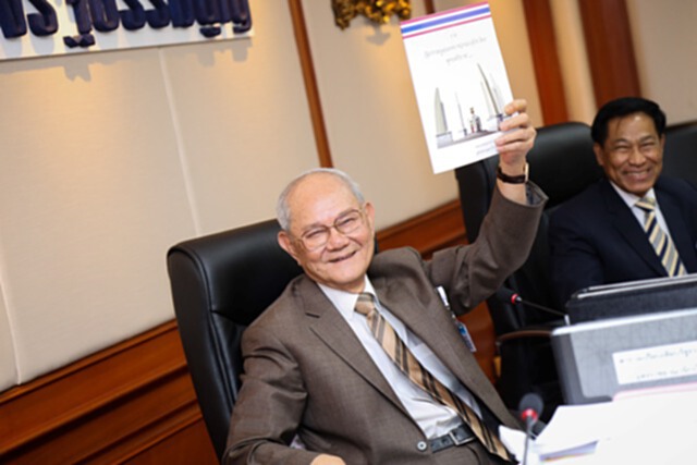 “มีชัย”นำทีมแถลงร่างรัฐธรรมนูญ “มีชัย”นำทีมแถลงร่างรัฐธรรมนูญ