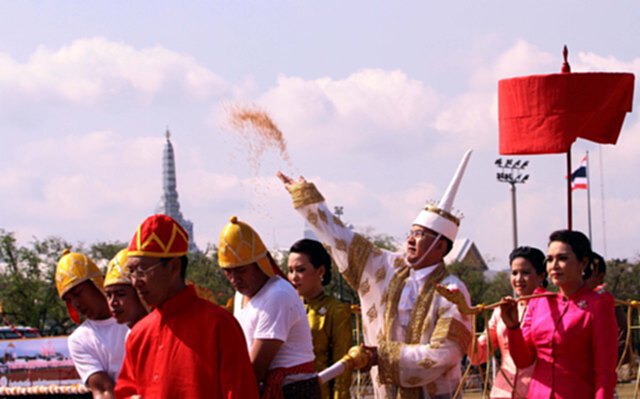 ซ้อมใหญ่งานพระราชพิธีพืชมงคลจรดพระนังคัลแรกนาขวัญ(วันไถหว่าน) ซ้อมใหญ่งานพระราชพิธีพืชมงคลจรดพระนังคัลแรกนาขวัญ(วันไถหว่าน)