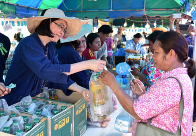 พาณิชย์ เปิดตลาดต้องชม“ตลาดฅนพรม” ชัยภูมิ พาณิชย์ เปิดตลาดต้องชม“ตลาดฅนพรม” ชัยภูมิ
