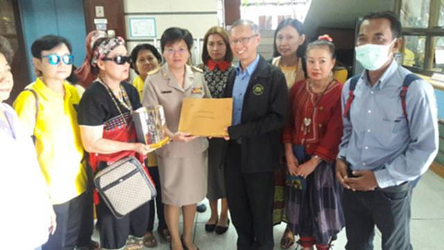 ชมรมแพทย์ชนบท เครือข่ายผู้ป่วย ยื่นหนังสือถึง คณะกรรมการกฤษฎีกา ชมรมแพทย์ชนบท เครือข่ายผู้ป่วย ยื่นหนังสือถึง คณะกรรมการกฤษฎีกา