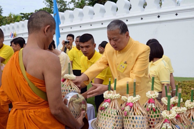 ทำบุญตักบาตรถวายพระราชกุศลเฉลิมพระเกียรติฯ ทำบุญตักบาตรถวายพระราชกุศลเฉลิมพระเกียรติฯ