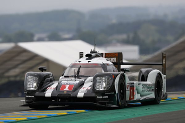 รถแข่งปอร์เช่ 919 Hybrid พร้อมป้องกันตำแหน่งแชมป์ที่ Le Mans รถแข่งปอร์เช่ 919 Hybrid พร้อมป้องกันตำแหน่งแชมป์ที่ Le Mans