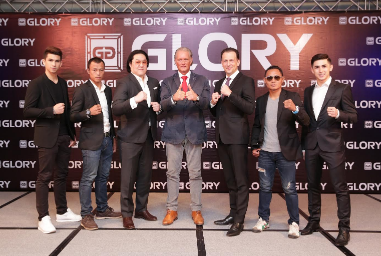 “GLORY ลีกส์มวยระดับโลก เซ็นต์สัญญา 3  นักมวยไทยชื่อดัง แสนชัย พีเค และพี่น้องตระกูลปินโต  ขึ้นดวลกำปั้นเวทีระดับโลก”