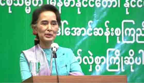 แรงงานเมียนมาร์ยังปักหลักรอพบนางซูจี แรงงานเมียนมาร์ยังปักหลักรอพบนางซูจี