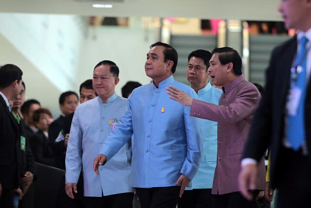 นายกฯประชุมหัวหน้าส่วนราชการ นายกฯประชุมหัวหน้าส่วนราชการ