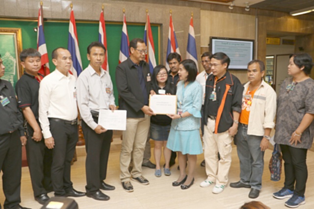 สหภาพฯกสท ยื่นหนังสือคัดค้านแปรรูปรัฐวิสาหกิจถึงปธ.สนช. สหภาพฯกสท ยื่นหนังสือคัดค้านแปรรูปรัฐวิสาหกิจถึงปธ.สนช.