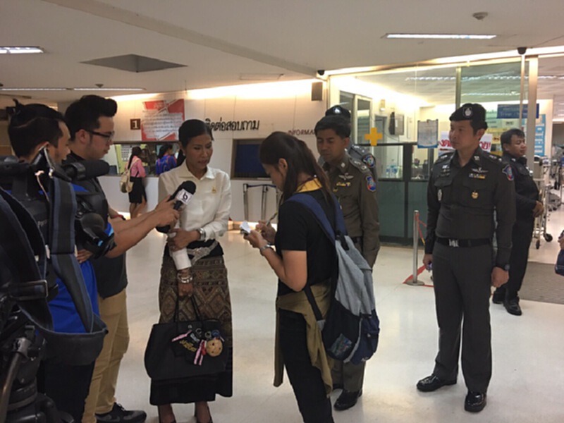 รมว.ท่องเที่ยวดูแลอาการนทท.ที่บาดเจ็บ เน้นประสานกงศุลแต่ละปท.ใกล้ชิด รมว.ท่องเที่ยวดูแลอาการนทท.ที่บาดเจ็บ เน้นประสานกงศุลแต่ละปท.ใกล้ชิด