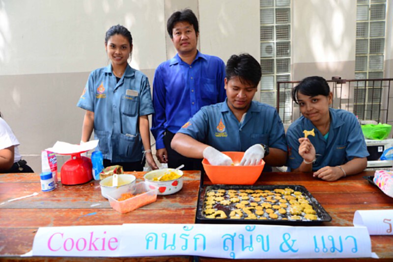 นักศึกษามทร.ธัญบุรีคิดสูตรอาหารกินได้ทั้งคนและสัตว์เลี้ยง นักศึกษามทร.ธัญบุรีคิดสูตรอาหารกินได้ทั้งคนและสัตว์เลี้ยง