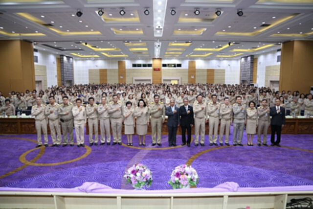 รมว.แรงงานนำข้าราชการประกาศเจตนารมณ์ปฏิรูปแรงงาน 8 วาระ รมว.แรงงานนำข้าราชการประกาศเจตนารมณ์ปฏิรูปแรงงาน 8 วาระ