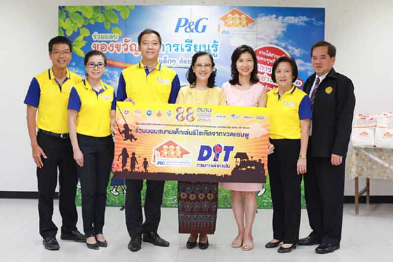 พีแอนด์จี ผนึกกำลังพาณิชย์ส่งมอบของขวัญสีเขียวเพื่อเด็กพิเศษ พีแอนด์จี ผนึกกำลังพาณิชย์ส่งมอบของขวัญสีเขียวเพื่อเด็กพิเศษ