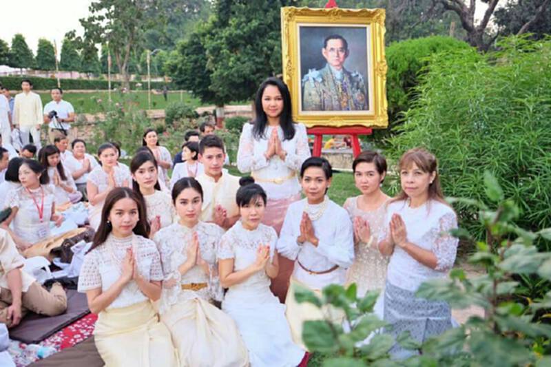 คณะของคุณครูอ้อย ฐิตินาถ ณ พัทลุง กว่า 289 คน ตั้งใจไปปฏิบัติธรรมภาวนาเพื่อถวายบุญเป็นพระราชกุศลแด่พระเจ้าอยู่หัว คณะของคุณครูอ้อย ฐิตินาถ ณ พัทลุง กว่า 289 คน ตั้งใจไปปฏิบัติธรรมภาวนาเพื่อถวายบุญเป็นพระราชกุศลแด่พระเจ้าอยู่หัว