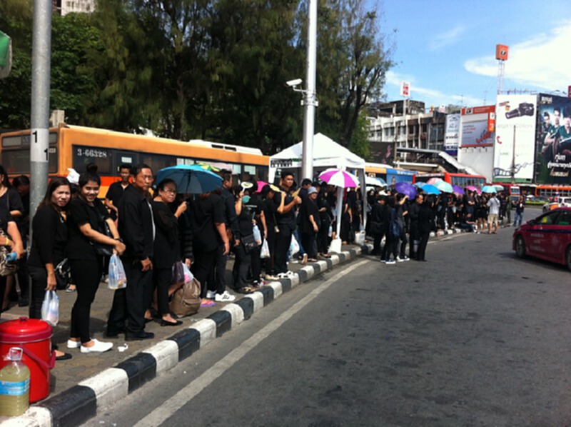 โฆษกรัฐบาลเผยพร้อมรองรับคลื่นประชาชนเดินทางไปยังพระบรมมหาราชวังสุดสัปดาห์นี้ โฆษกรัฐบาลเผยพร้อมรองรับคลื่นประชาชนเดินทางไปยังพระบรมมหาราชวังสุดสัปดาห์นี้