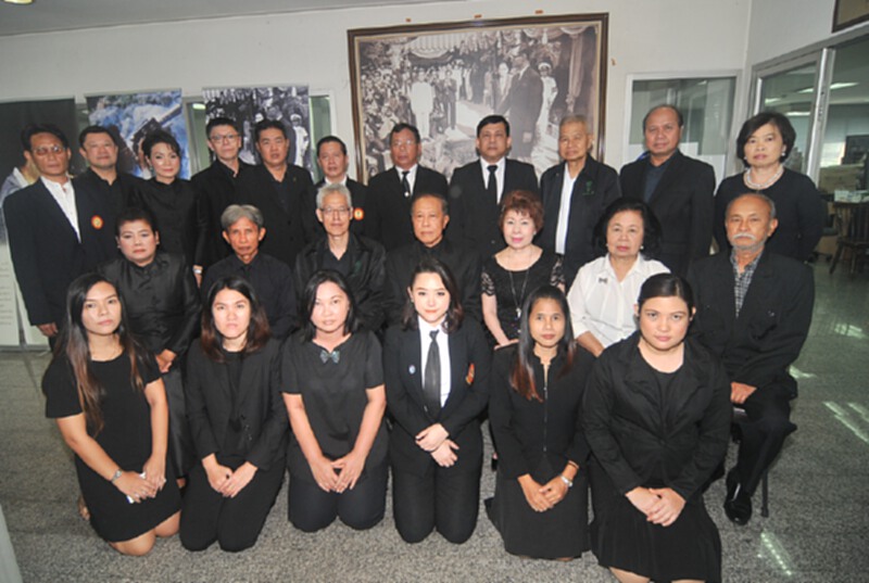 สื่อมวลชนลงนามแสดงความอาลัยในหลวงรัชกาลที่9 สื่อมวลชนลงนามแสดงความอาลัยในหลวงรัชกาลที่9