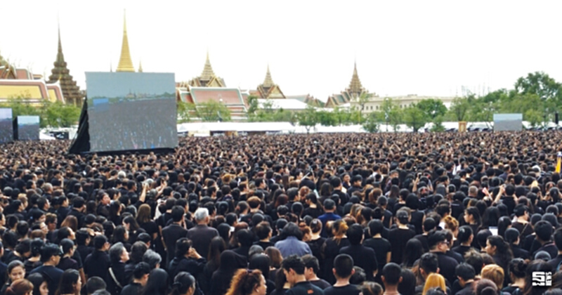 พลังโซเชียลฯดึงคนเรือนแสน ร่วมร้องเพลงสรรเสริญฯล้นสนามหลวง พลังโซเชียลฯดึงคนเรือนแสน ร่วมร้องเพลงสรรเสริญฯล้นสนามหลวง