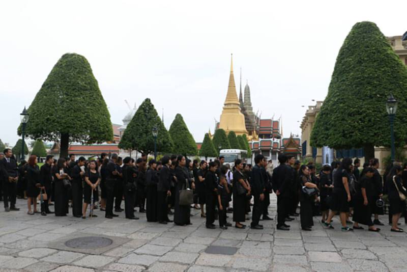 โฆษกรัฐบาลเผยยังไม่มีวิธีการเปิดจองบัตรคิวออนไลน์ล่วงหน้า โฆษกรัฐบาลเผยยังไม่มีวิธีการเปิดจองบัตรคิวออนไลน์ล่วงหน้า