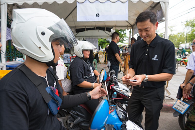 เชฟรอนชวนพนักงาน"อาสาทำดีเพื่อพ่อ"มอบบัตรเติมน้ำมันมอเตอร์ไซด์อาสา เชฟรอนชวนพนักงาน"อาสาทำดีเพื่อพ่อ"มอบบัตรเติมน้ำมันมอเตอร์ไซด์อาสา