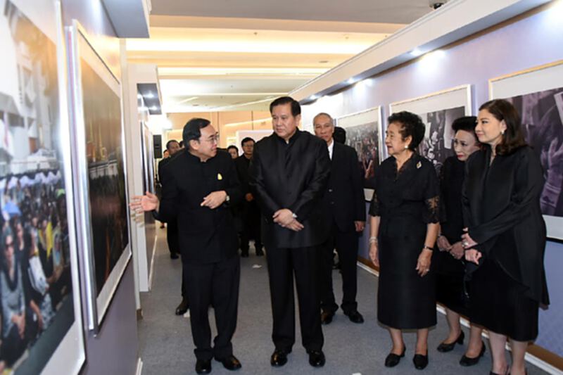 วธ.ร่วมกับสยามพารากอน จัดนิทรรศการ“ทรงสถิตในดวงใจไทยนิรันดร์” วธ.ร่วมกับสยามพารากอน จัดนิทรรศการ“ทรงสถิตในดวงใจไทยนิรันดร์”