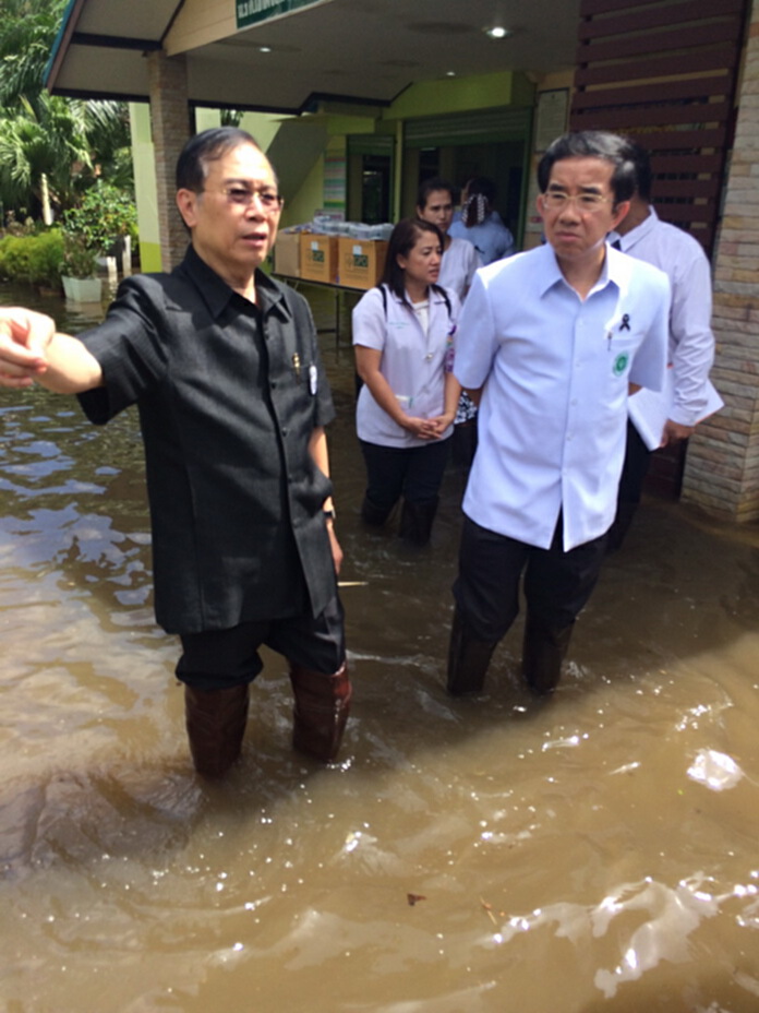 สธ.ให้สาธารณสุขจว.จัดบริการในพื้นที่น้ำท่วมที่เข้าถึงยาก สธ.ให้สาธารณสุขจว.จัดบริการในพื้นที่น้ำท่วมที่เข้าถึงยาก