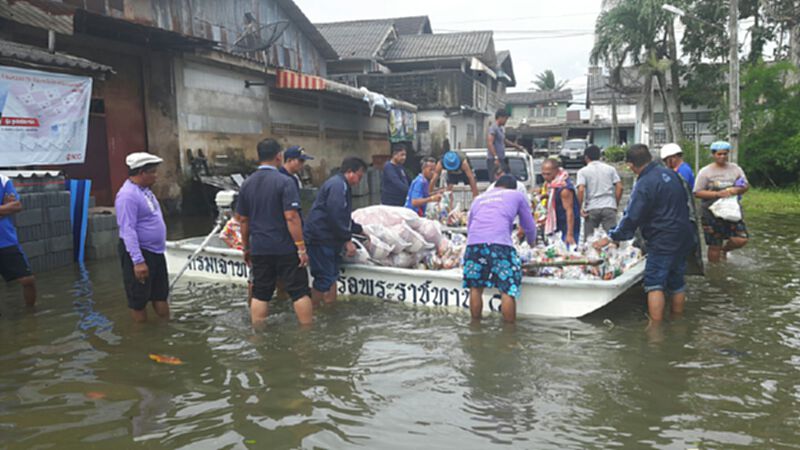 กรมเจ้าท่านำเรือพระราชทานอำนวยความสะดวกผู้ประสบอุทกภัยน้ำท่วม กรมเจ้าท่านำเรือพระราชทานอำนวยความสะดวกผู้ประสบอุทกภัยน้ำท่วม