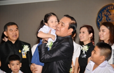 นายกฯมอบคำขวัญวันครู “ชาติพัฒนา ด้วยครูดีมีคุณภาพ ศิษย์ซาบซึ้งในพระคุณครู” นายกฯมอบคำขวัญวันครู “ชาติพัฒนา ด้วยครูดีมีคุณภาพ ศิษย์ซาบซึ้งในพระคุณครู”