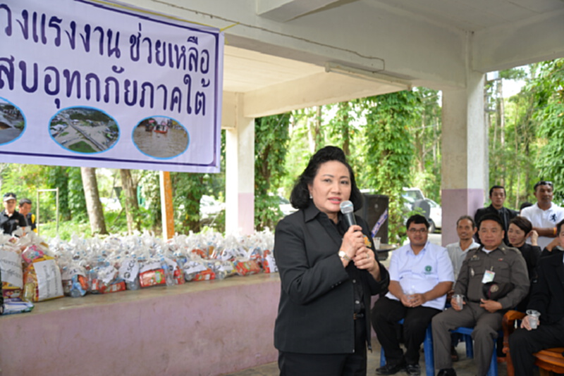 กระทรวงแรงงานเผยน้ำท่วมใต้กระทบลูกจ้าง 1.2 แสนคน กระทรวงแรงงานเผยน้ำท่วมใต้กระทบลูกจ้าง 1.2 แสนคน