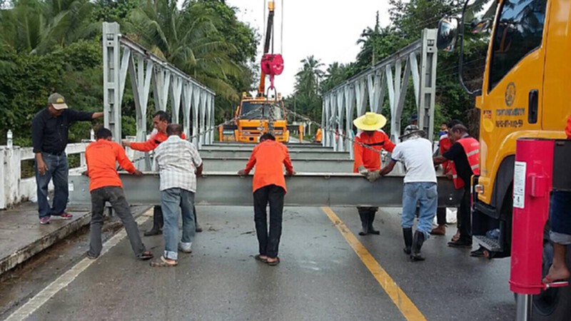 ทางหลวงชนบทติดตั้งสะพานแบรี่ที่อำเภอทับสะแก ทางหลวงชนบทติดตั้งสะพานแบรี่ที่อำเภอทับสะแก