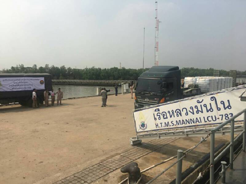 ส่งเรือหลวงมันในลำเลียงถุงยังชีพและสิ่งของบริจาคไปช่วยชาวใต้ ส่งเรือหลวงมันในลำเลียงถุงยังชีพและสิ่งของบริจาคไปช่วยชาวใต้