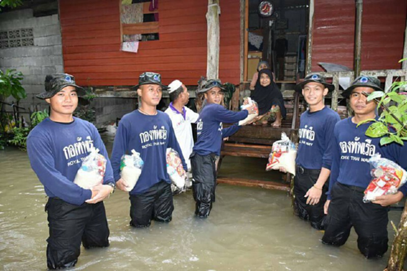 ทหารเรือลงพื้นที่ช่วยเหลือประชาชนผู้ประสบอุทกภัยในพื้นที่จังหวัดนราธิวาส ทหารเรือลงพื้นที่ช่วยเหลือประชาชนผู้ประสบอุทกภัยในพื้นที่จังหวัดนราธิวาส