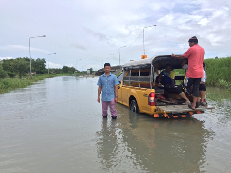 กรมทางหลวงเผยมีถนนภาคใต้ตอนล่างน้ำท่วม 10 สาย ผ่านไม่ได้ 3 แห่ง กรมทางหลวงเผยมีถนนภาคใต้ตอนล่างน้ำท่วม 10 สาย ผ่านไม่ได้ 3 แห่ง