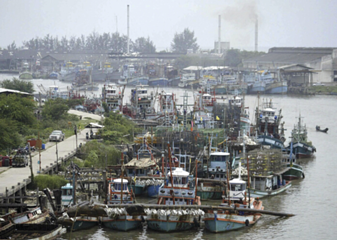 เรืออวน 3 พันลำงัดข้อปิดอ่าว เรืออวน 3 พันลำงัดข้อปิดอ่าว