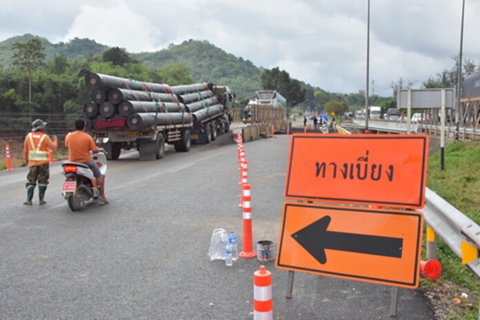 กรมทางหลวงแจ้งปิดถนนเพชรเกษม กม.386+542(บางสะพาน)ซ่อมสะพานแบลีย์ที่เสียหายจากน้ำท่วม กรมทางหลวงแจ้งปิดถนนเพชรเกษม กม.386+542(บางสะพาน)ซ่อมสะพานแบลีย์ที่เสียหายจากน้ำท่วม