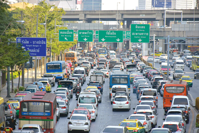 คนกรุงรับมือปิด 5 แยกลาดพร้าวนาน 1 ปี คนกรุงรับมือปิด 5 แยกลาดพร้าวนาน 1 ปี