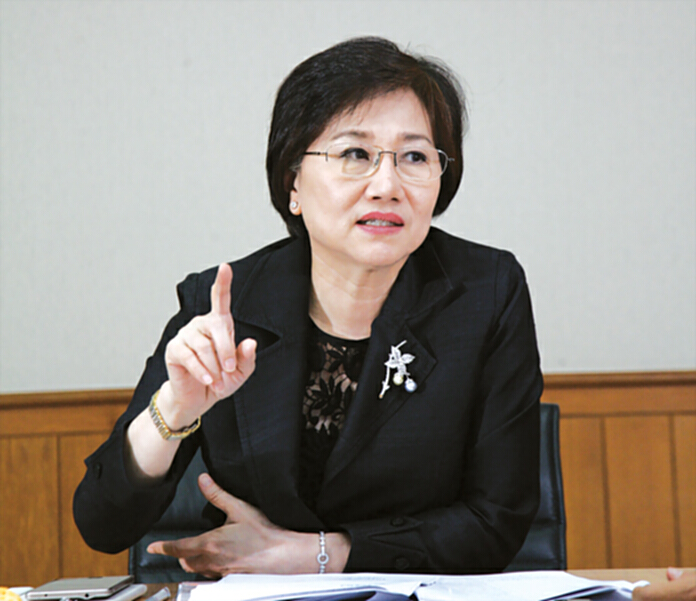 พาณิชย์สั่งจัดหนัก ดันเป้าส่งออก3.5% พาณิชย์สั่งจัดหนัก ดันเป้าส่งออก3.5%