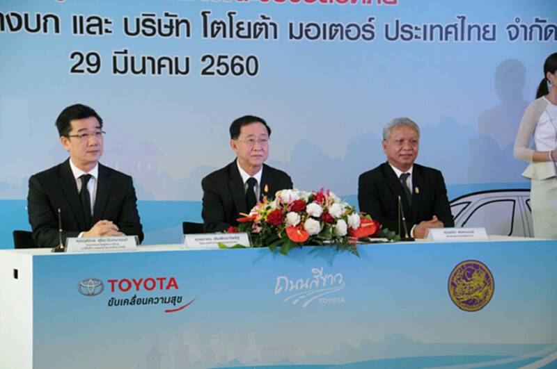 กรมการขนส่งฯร่วมโตโยต้าเสริมความรู้การขับรถที่ถูกต้องแก่ผู้ขับรถตู้โดยสารสาธารณะ กรมการขนส่งฯร่วมโตโยต้าเสริมความรู้การขับรถที่ถูกต้องแก่ผู้ขับรถตู้โดยสารสาธารณะ