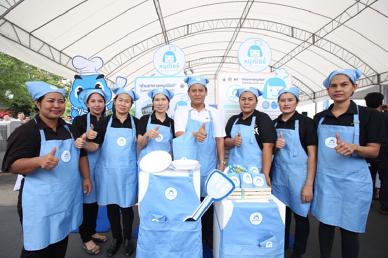 เปิดโครงการร้านอาหารหนูณิชย์ในปั๊มปตท. เปิดโครงการร้านอาหารหนูณิชย์ในปั๊มปตท.
