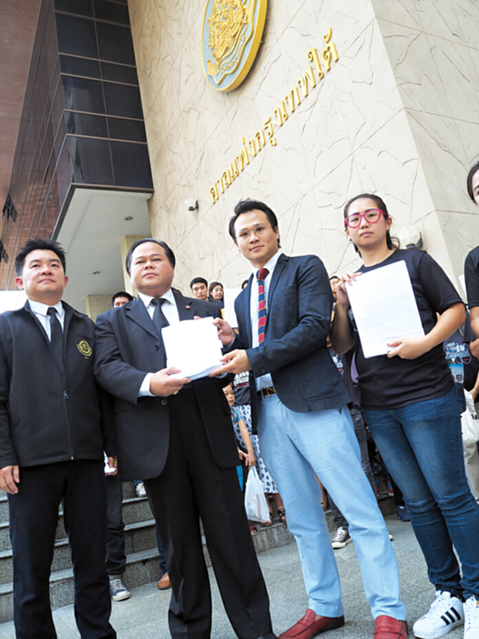 'ฟอร์ด'สู้ในศาล ลูกค้ายันซื้อคืน 'ฟอร์ด'สู้ในศาล ลูกค้ายันซื้อคืน