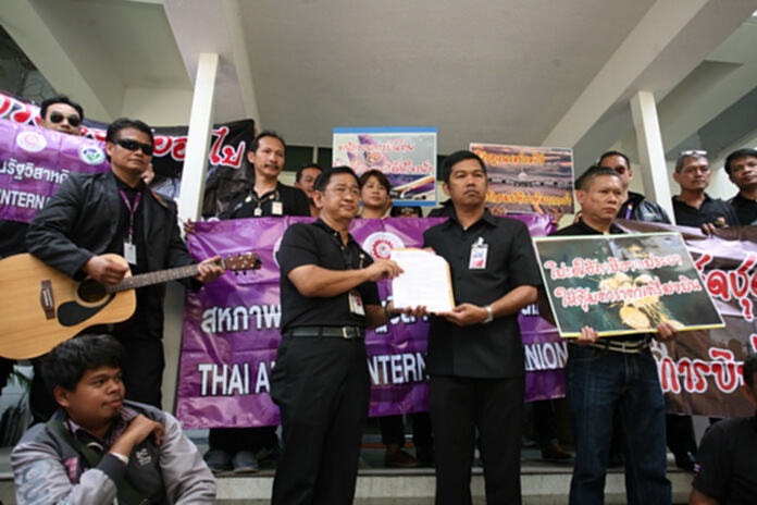 สหภาพฯการบินไทยเห็นต่างเพิ่มทุนนกแอร์ สหภาพฯการบินไทยเห็นต่างเพิ่มทุนนกแอร์