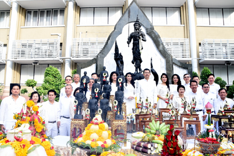 ก. เกษตรฯ จัดพิธีบวงสรวง ก่อนพระราชพิธีพืชมงคลจรดพระนังคัลแรกนาขวัญ 2560 ก. เกษตรฯ จัดพิธีบวงสรวง ก่อนพระราชพิธีพืชมงคลจรดพระนังคัลแรกนาขวัญ 2560