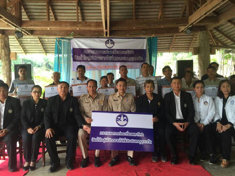 ปลัดฯพงษ์ภาณุฟื้นฟูกระบี่ นำทัพโปรโมทการท่องเที่ยว-เยียวยาน้ำท่วม ปลัดฯพงษ์ภาณุฟื้นฟูกระบี่ นำทัพโปรโมทการท่องเที่ยว-เยียวยาน้ำท่วม