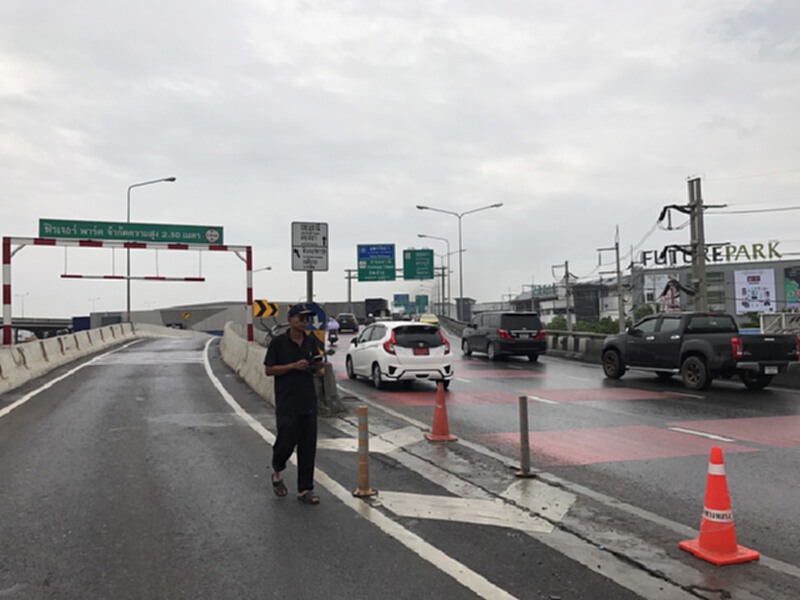 กรมทางหลวงปิดสะพานเข้าห้างฟิวเจอร์พาร์ค รังสิต กรมทางหลวงปิดสะพานเข้าห้างฟิวเจอร์พาร์ค รังสิต