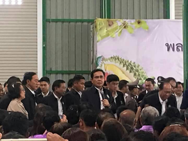 ก.เกษตร ควง "ประยุทธ์" ลงพื้นที่ โชว์ผลงาน "แปลงใหญ่" จันทบุรี ก.เกษตร ควง "ประยุทธ์" ลงพื้นที่ โชว์ผลงาน "แปลงใหญ่" จันทบุรี