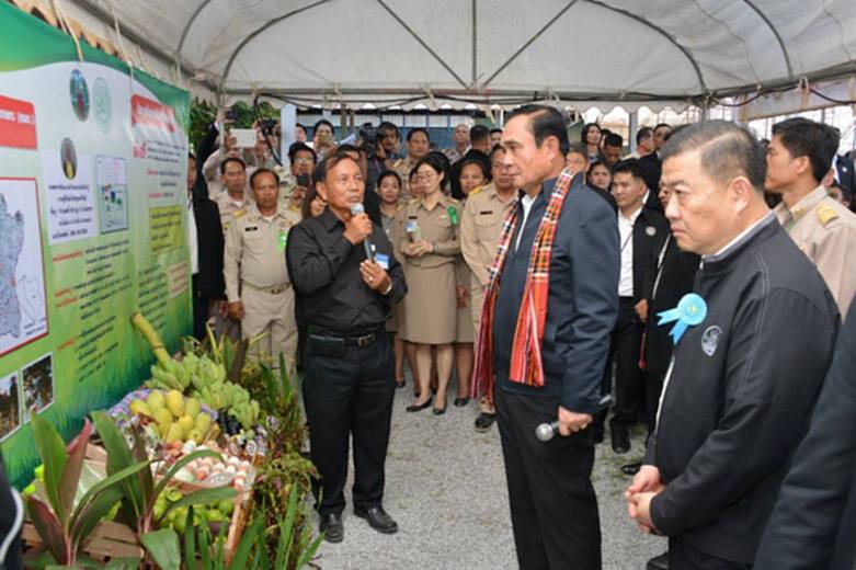 นายกฯตรวจเกษตรแปลงใหญ่ที่ขอนแก่น นายกฯตรวจเกษตรแปลงใหญ่ที่ขอนแก่น
