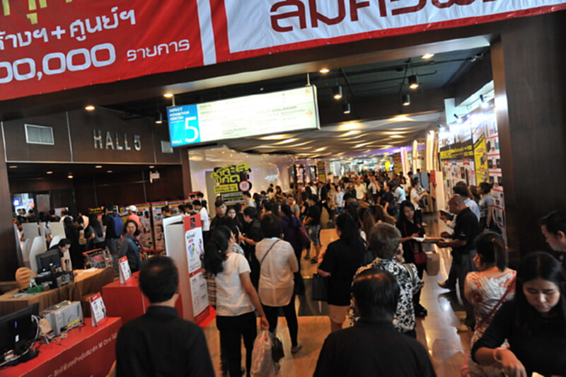 นักช้อปแห่ซื้อสินค้าในงาน “มหกรรมลดทะลุพิกัด” ทะลักอิมแพ็ค เมืองทองธานี นักช้อปแห่ซื้อสินค้าในงาน “มหกรรมลดทะลุพิกัด” ทะลักอิมแพ็ค เมืองทองธานี
