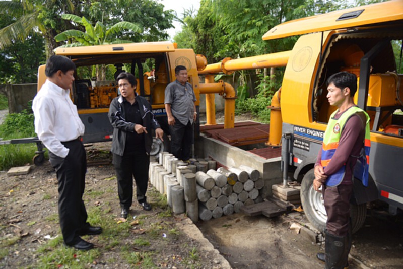 กทม.ตรวจจุดอ่อนน้ำท่วมบริเวณชุมชนเคหะฉลองกรุง กทม.ตรวจจุดอ่อนน้ำท่วมบริเวณชุมชนเคหะฉลองกรุง