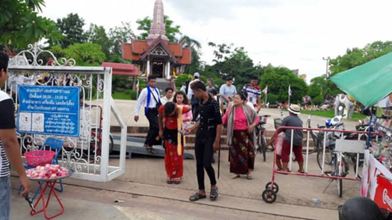 ชาวเมียนมาแห่ทำบุญไหว้ศาลพระนเรศวร ชาวเมียนมาแห่ทำบุญไหว้ศาลพระนเรศวร