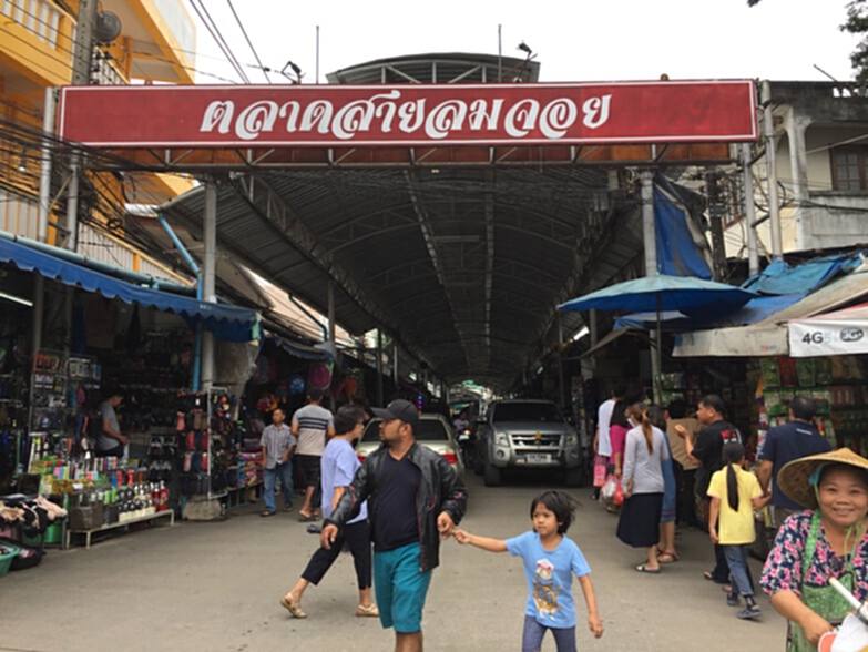 เข้าพรรษาแม่สาย เงินสะพัดกว่า 100 ล้านบาท เข้าพรรษาแม่สาย เงินสะพัดกว่า 100 ล้านบาท