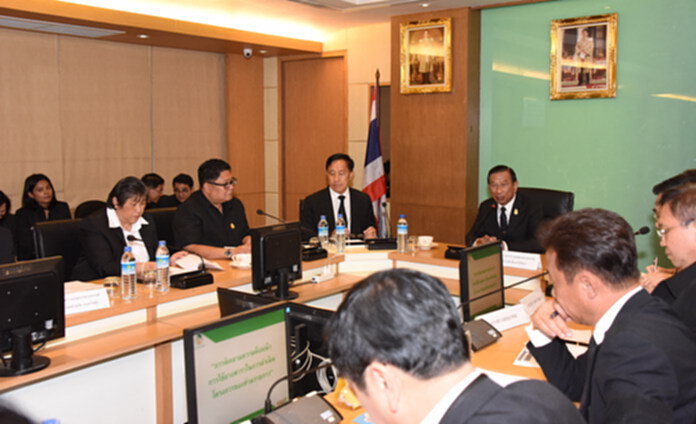 หน่วยงานรัฐเดินหน้าใช้ยางพาราในประเทศ 2.5 หมื่นตัน หน่วยงานรัฐเดินหน้าใช้ยางพาราในประเทศ 2.5 หมื่นตัน