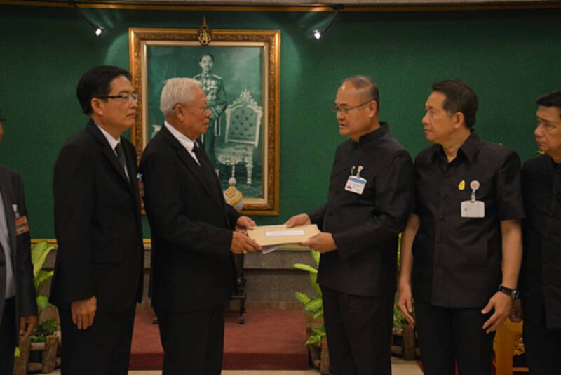กลุ่มปูนสภาอุตฯยื่นหนังสือร้องกมธ.ช่วยเหตุ พ.ร.บ. แร่ พ.ศ. 2560 กลุ่มปูนสภาอุตฯยื่นหนังสือร้องกมธ.ช่วยเหตุ พ.ร.บ. แร่ พ.ศ. 2560