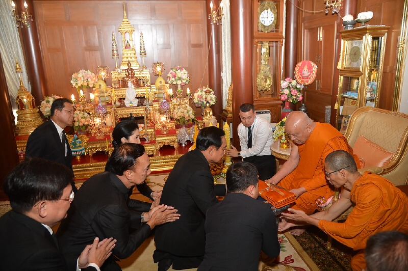 นายกฯถวายเครื่องราชสักการะแด่สมเด็จพระวันรัต เนื่องในเทศกาลเข้าพรรษา