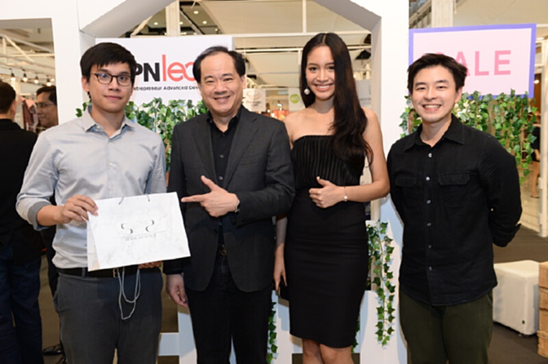  เซ็นทรัล หนุน SME จัดงาน “รวมมิตรมาร์เก็ต” โชว์เคส “คนดีมีของ” เซ็นทรัล หนุน SME จัดงาน “รวมมิตรมาร์เก็ต” โชว์เคส “คนดีมีของ”